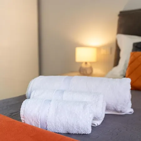 Imperial House - 300m To Metro B, Open View, 4-6pax דירה *