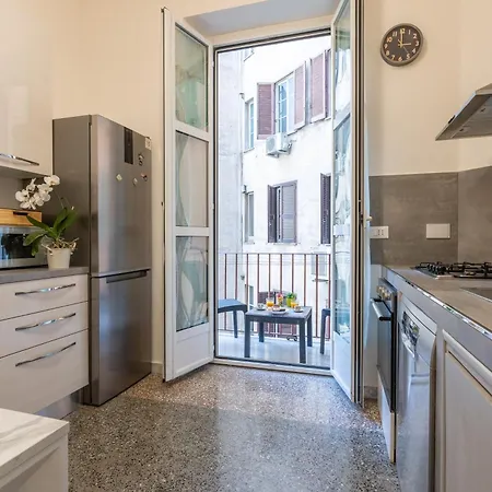 Imperial House - 300m To Metro B, Open View, 4-6pax * Roma
