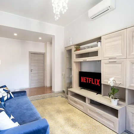 Imperial House - 300m To Metro B, Open View, 4-6pax Appartamento *